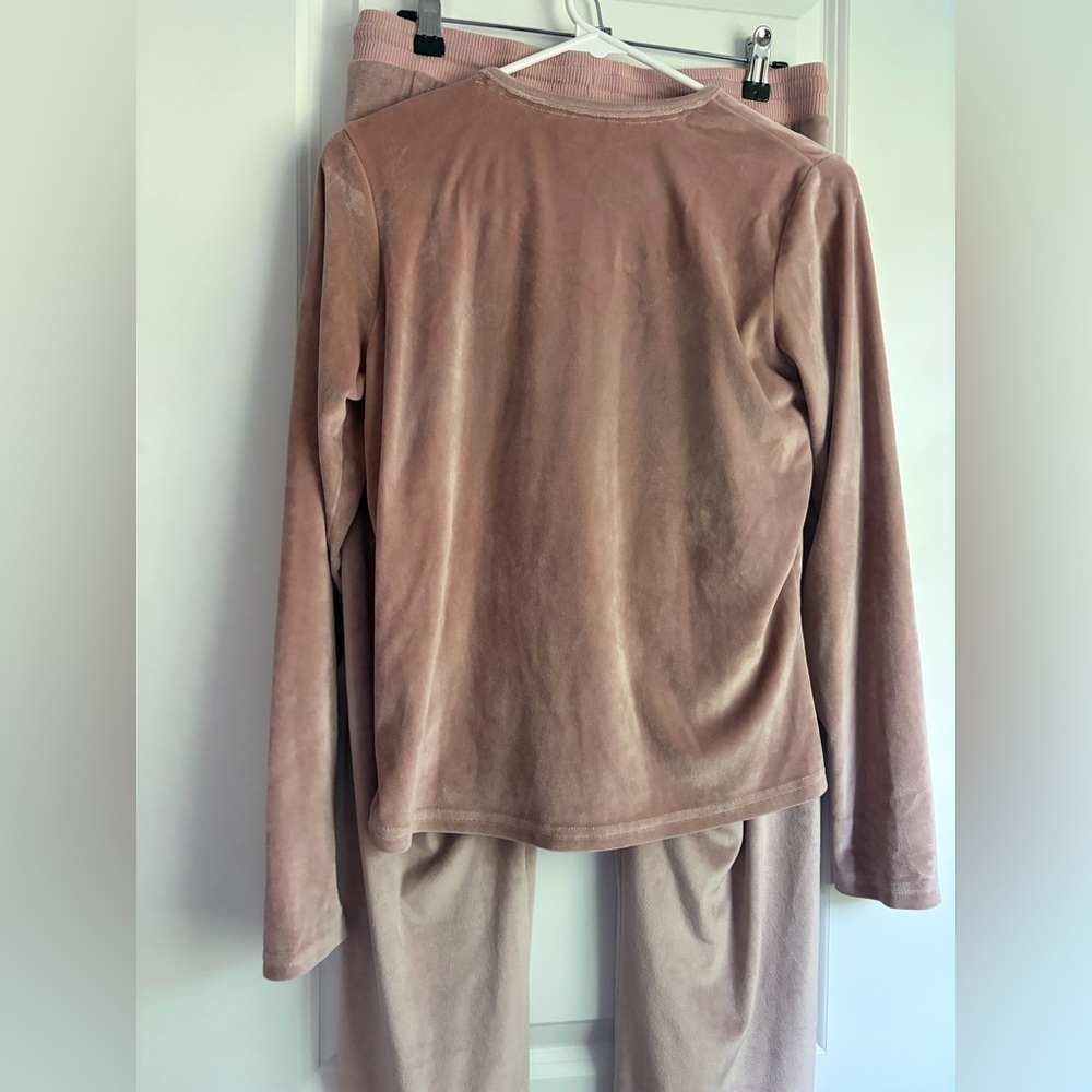 Juicy Couture Mauve Pink Velour Pajama Set with Rhinestone Logos - Picture 8 of 9